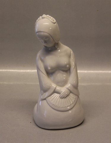 Kongelig Dansk 1562 Kgl. Asiatisk pige med vifte 20 cm ; George Thylstrup, blanc-de-chine