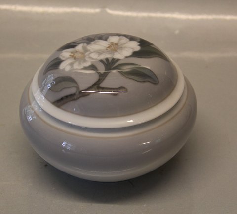 Royal Copenhagen 846-400 RC Art Nouveau bonbon box, round 9.5 x 13 cm Fruit Flower lid 848-400