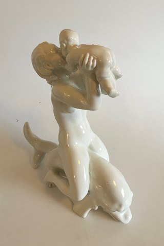 Bing og Grøndahl Figur No. 4057 - Kvinde på delfin kysser barn