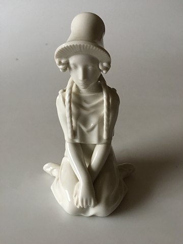 Royal Copenhagen figur Sytten år No 12475