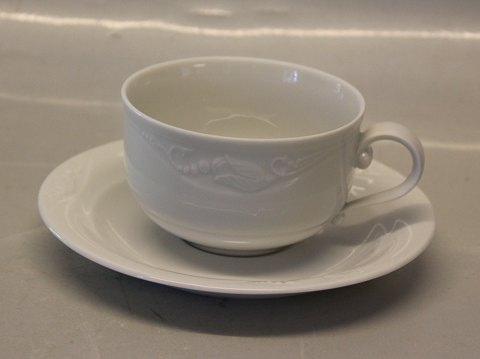 081 Lav kaffekop/tekop 5,5 cm og 073 underkop 14,5 cm Royal Copenhagen hvid Magnolia