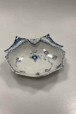 Royal Copenhagen Blue Fluted Half Lace Mussel-Shaped Dish No. 557