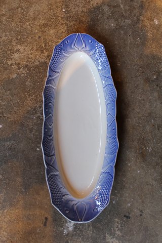 Royal Copenhagen fiskefad. Måler: 59,5x22,5cm.#1212/3001.
