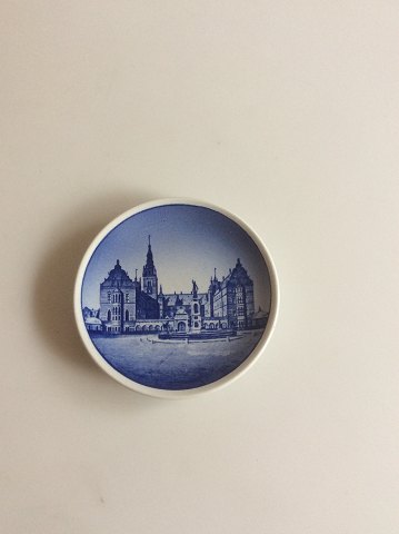 Royal Copenhagen 2010 Plaquette No 42 Frederiksborg Slot8cm / 3 1/7".