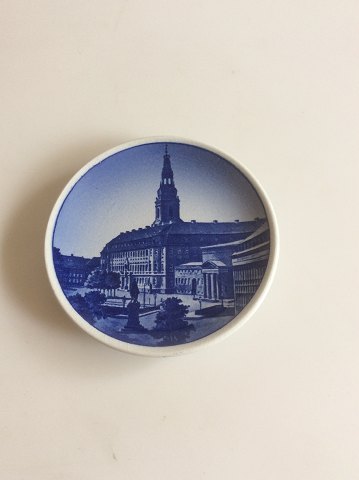 Royal Copenhagen 2010 Plaquette No 70 Christiansborg Slot8cm / 3 1/7".