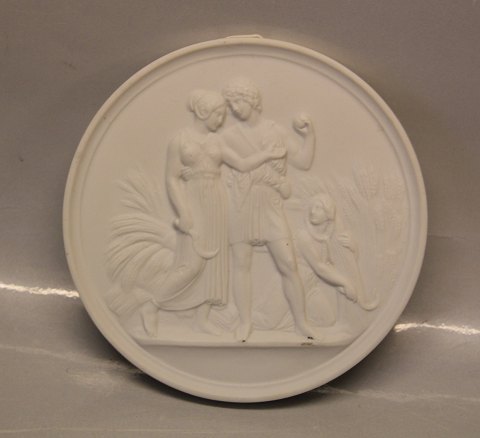 4004  Sommer Bisquit efter Thorvaldsen - små vægrelieffer eller plaketter 14,5 cm Eneret B&G 4004 "Livets aldre - årets tider"  Sommer - Ungdom Biskuit Efter Thorvaldsen Relief Rom 1836