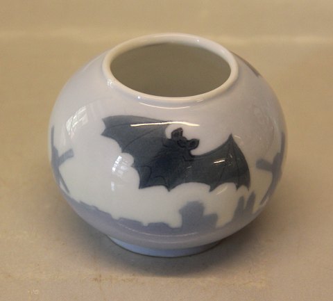 Royal Copenhagen  225-42 RC Vase 6 x 8 cm Bat in the Twilight painter 69 Pre 1900