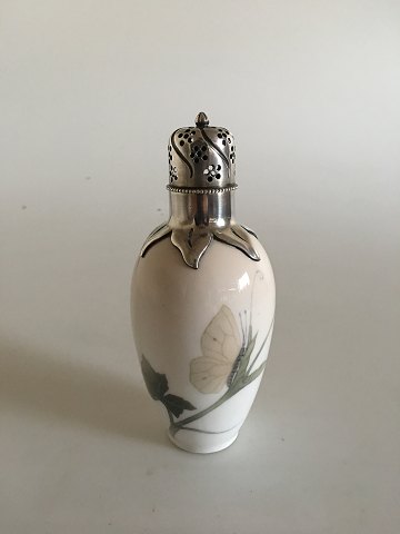 Royal Copenhagen Art Nouveau Anton Michelsen Sølv monteret sukkerstrøbøsse No 299/47A  med motiv af sommerfugl