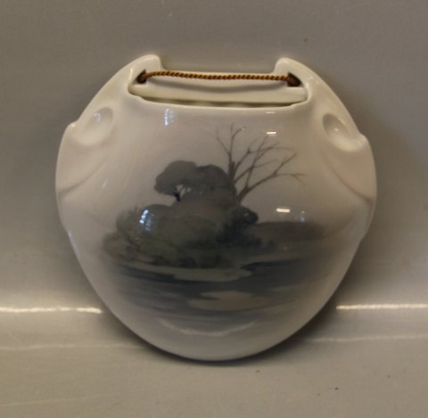 B&G 115 Art Nouveau væg vase - 18 x 18 cm buskads ved sø