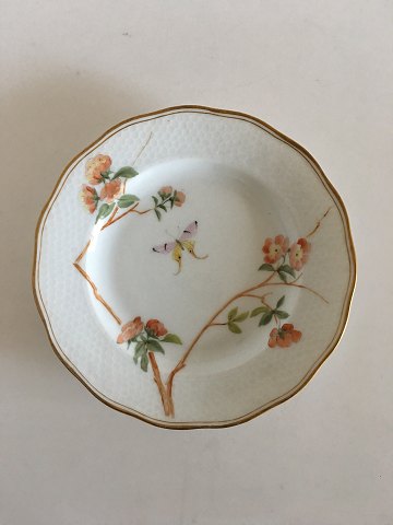 Royal Copenhagen Tallerken No 166/2031 Guldkant med Håndmalet Blomst og Sommerfugl