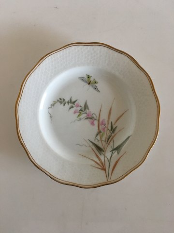 Royal Copenhagen Tallerken No 166/2031 Guldkant med Håndmalet Blomst og Sommerfugl