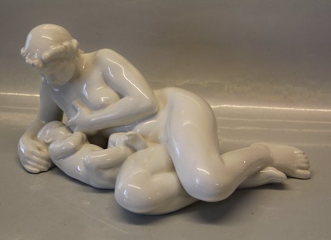 Royal Copenhagen 4048 RC Mother feeding child Johannes Hedegaard 22 of 50 numbered Blanc de Chine 17 x 34 cm