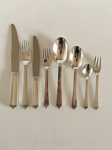 Georg Jensen Sterling Sølv Pyramide Bestiksæt til 6 Pers. 48 Dele. Sættet består af følgende dele; 