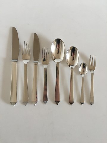 Georg Jensen Sterling Sølv Pyramide Bestiksæt til 6 Pers. 48 Dele. Sættet består af følgende dele; 