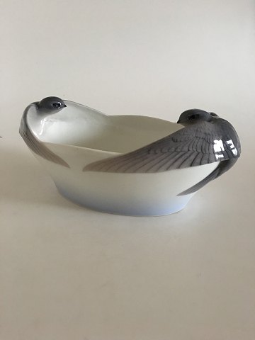 Royal Copenhagen Art Nouveau Oval Skål med to Svaler No. 674