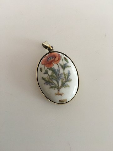 Royal Copenhagen Porcelænsvedhæng med Valmuemotiv I Forgyldt Sterling Sølv Montage.