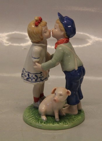 Royal Copenhagen figurine 0227 RC The Swineherd 12 cm  (1249227)  H.C. Andersen Fairy Tale