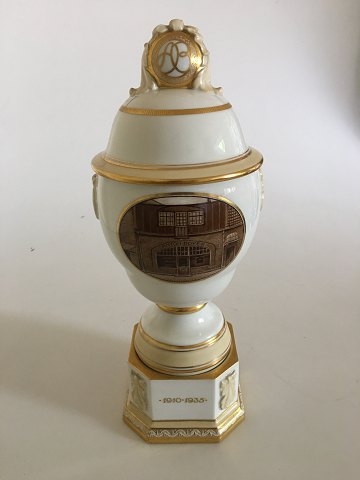 Bing og Grøndahl Unika Vase med låg og stand af Emma Kongsbøll