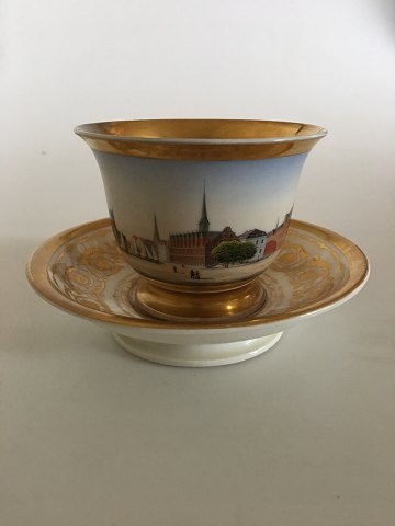 Royal Copenhagen Antik Morgen Kop og Underkop med Håndmalet Motiv af Børsen og Holmens Kirke fra 1820-1850.