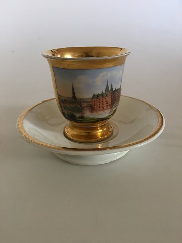 Royal Copenhagen Empire Kop med motiv af Frederiksborg Slot af Christian Klein fra 1820-1850