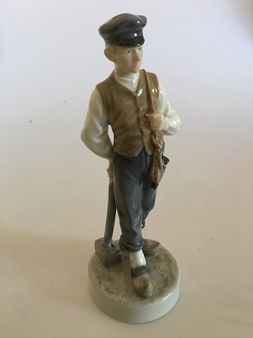 Royal Copenhagen Figur af Bondedreng med Hammer No. 620