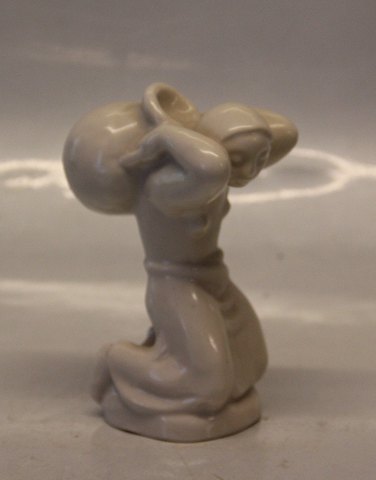 L. Hjorth 512 Woman with water jar 12.5 cm GK Gertrud  Kudielka Danish Art Pottery Bornhom