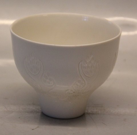 Kongelig Dansk 4478 Kgl. Hvid vase med relief 9 x 11.5 cm Gerd Bøgelund