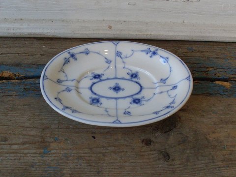 Royal Copenhagen Musselmalet riflet underfad til saucenæb, 1850-1898