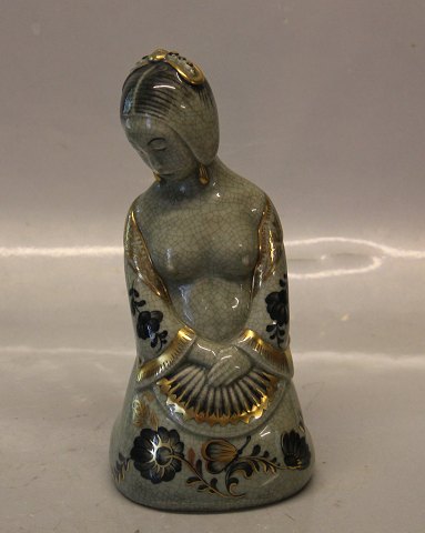 Kongelig Dansk 1562 Kgl. Asiatisk pige med vifte 20 cm ; George Thylstrup, grøn krakkeleret glasur med guld