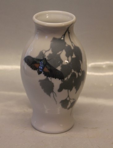 Kongelig Dansk 1577-2290 Kgl.  Art Nouveau Vase med møl  19 cm - natsværmer?