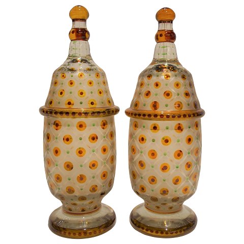 Par lågvaser af glas,  år 1900 - 1920