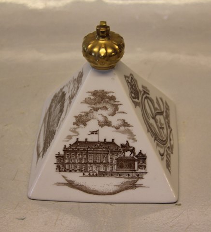 Bing & Grøndahl B&G 1912 - 1937 Pyramide med Amalienborg motiver 13 x 12 cm Christian X. 25 års jubilæum som konge