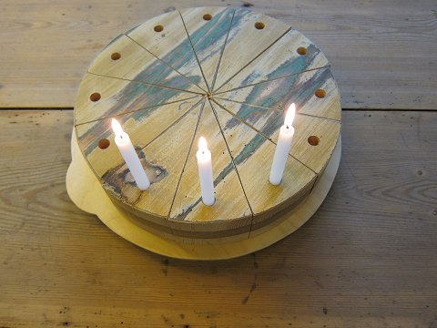 The annual-candlestick "CAKE" from Gold-Li Design, DenmarkWhen your are going to celebrate the special days in your or your families life, the "CAKE" will be thereThe candlestick ”CAKE” from Gold-Li Design Denmark is local design and good solid craft