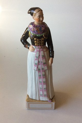 Royal Copenhagen Overglasur figur 12104 Grith Jan Hansens Datter Kokkedragt, Amager 30 cm