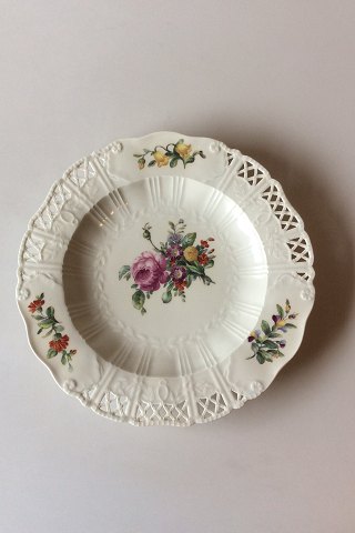 Royal Copenhagen Saksisk Blomst Middags-/Frugttallerken i luksusmodel med gennembrudt kant.