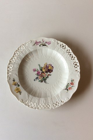Royal Copenhagen Saxon Flower Dinner-/Fruit Plate Premium model with pierced border