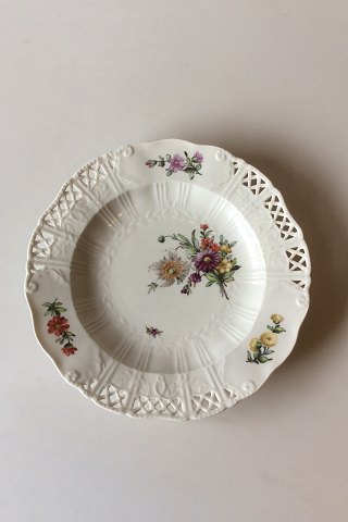 Royal Copenhagen Saksisk Blomst Middags-/Frugttallerken i luksusmodel med gennembrudt kant.