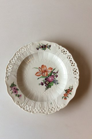 Royal Copenhagen Saxon Flower Dinner-/Fruit Plate Premium model with pierced border