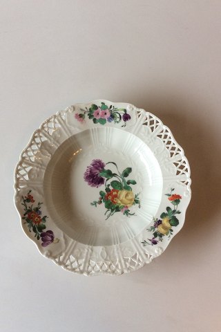Royal Copenhagen Saksisk Blomst Dyb Tallerken i luksusmodel med gennembrudt kant.