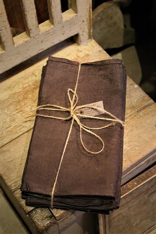 6 stk. gamle Franske stof servietter i indfarvet antik brun farve.65x65cm.