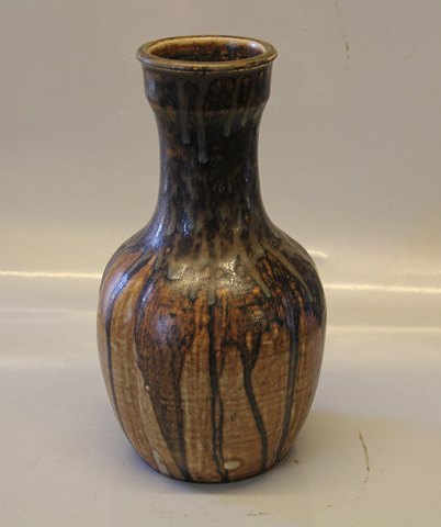 Kongelig Dansk Stentøj 1927-24-5 Kgl. Stentøjsvase Vase 28.5 cm Brun og jordfarvet løbeglasur Tilskrevet Patrick Nordstrøm -1870-1929