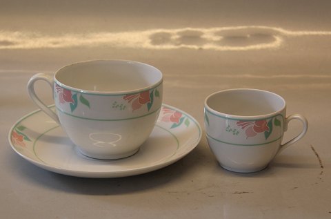 Fleur Pink /Rosa Modern B&G Pattern  476 Office Cup 7 x 10 cm / 2.25 dl  og underkop 17.8 cm