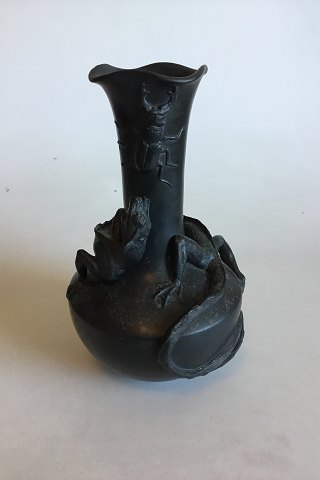 P. Ipsen, vase, sortbrændt terracotta dekoreret med Varan/Drage og Eghjort No 331