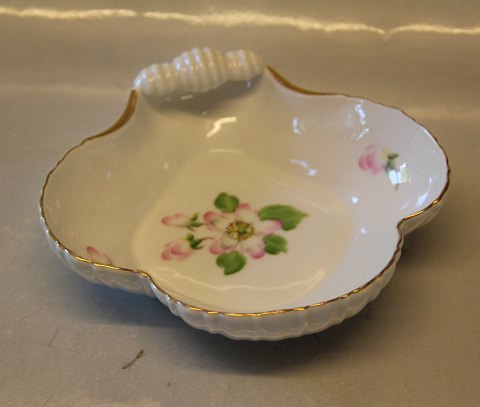 B&G Victor Hugo white porcelain - wild rose with gold rim 042 Seashell bowl 15 cm