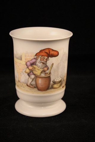 Royal Copenhagen Christmas mug in porcelain with a Christmas motif.H:10,5cm. Dia.:8cm.RC# 3/5436.