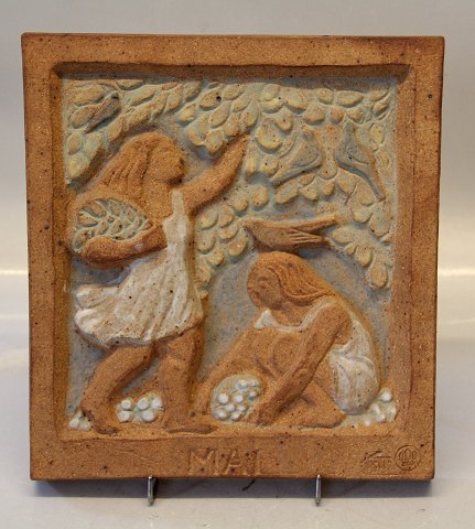 B&G Art Pottery B&G 7105 May Relief  23.5 cm, Karl Otto Johansen