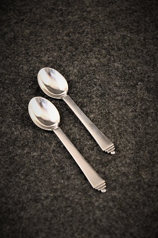 Georg Jensen "Pyramide"sølv bestik / mokka teske.9,5cm.