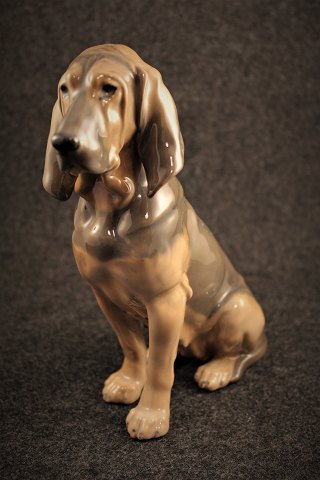 Porcelain figure of Blood dog from Royal Copenhagen.Dec.nr.1322.22.5cm.