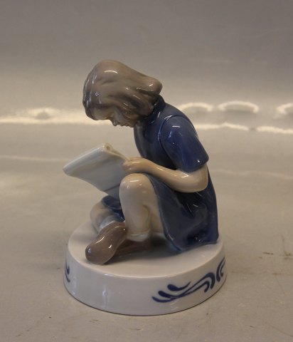 B&G Porcelain B&G 1983 Figurine of the yeaar 11 x 14.5 cm  1982 : Young Artist. Ltd. Edition Soren Brunoe