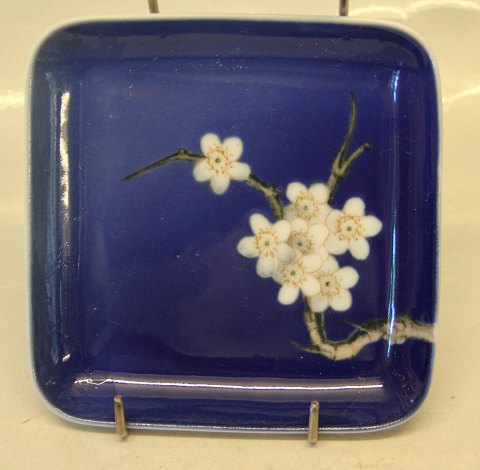 Bing & Grøndahl B&G 8580-455 Dybt blå fad med frugtblomster 12 cm